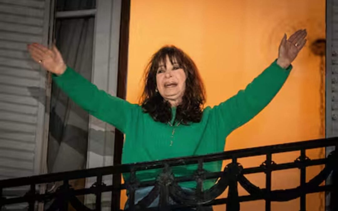 Cristina seguirá con tobillera electrónica y restricciones para recibir visitas