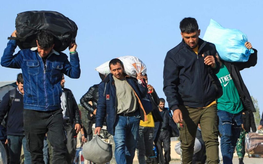 Irán busca deportar a 4 millones de afganos indocumentados tras la guerra con Israel