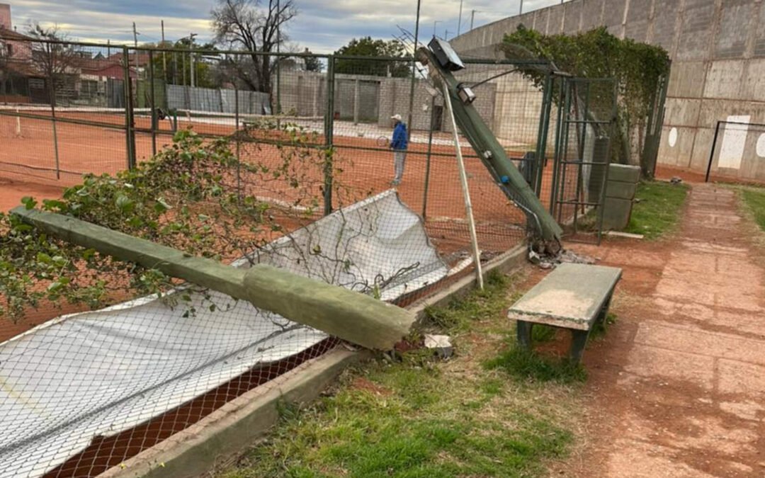 El temporal destruyó las canchas de tenis de un reconocido club en Córdoba