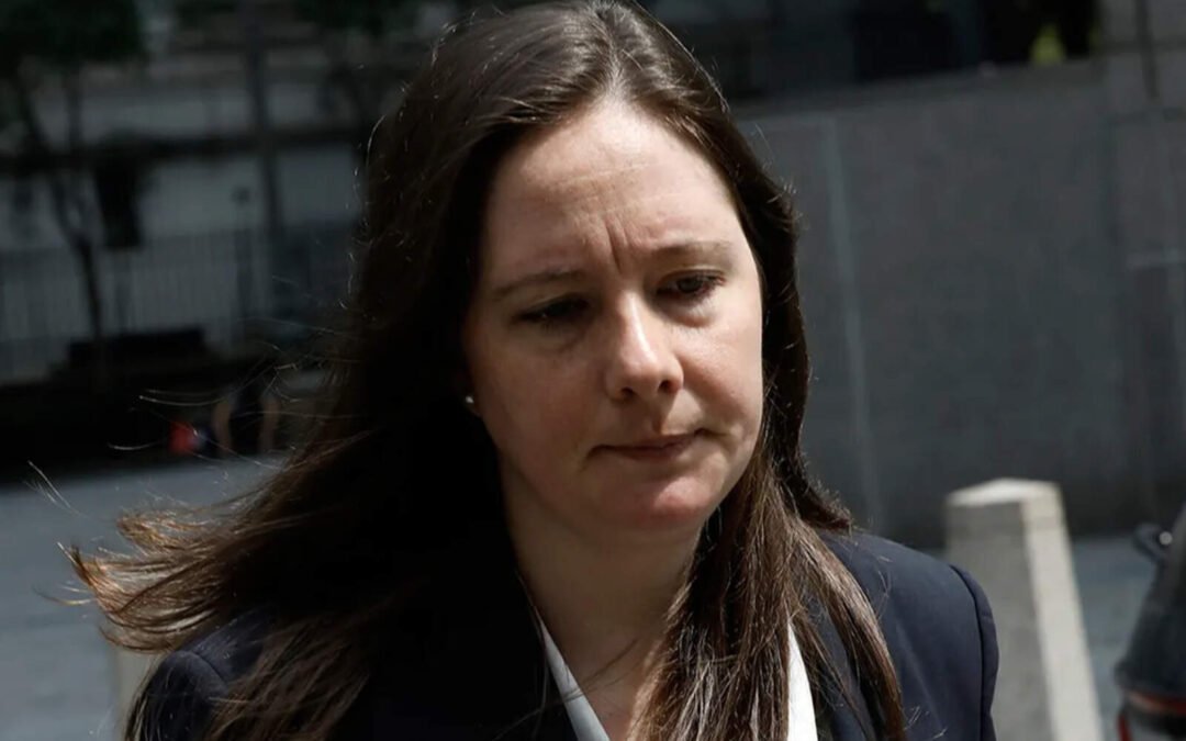 El Departamento de Justicia despidió a la hija del exdirector del FBI James Comey