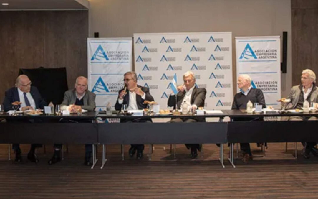 Jalil se reunió con empresarios y planteó un modelo económico integrado con privados