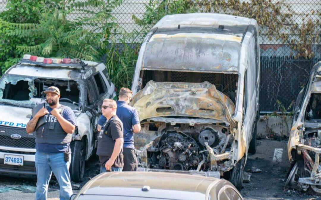 Detuvieron a un terrorista antisemita por incendiar 11 patrulleros en Nueva York