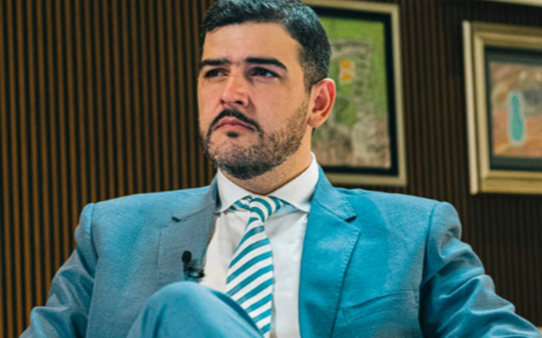 Alcalde Alvarez intentó impedir difusión de su imagen con grillete
