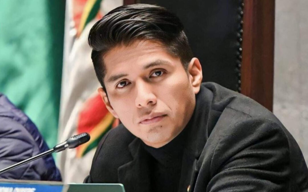 Andrónico Rodríguez se quedó sin asesor: Gutiérrez-Rubí dejó la campaña en caída libre