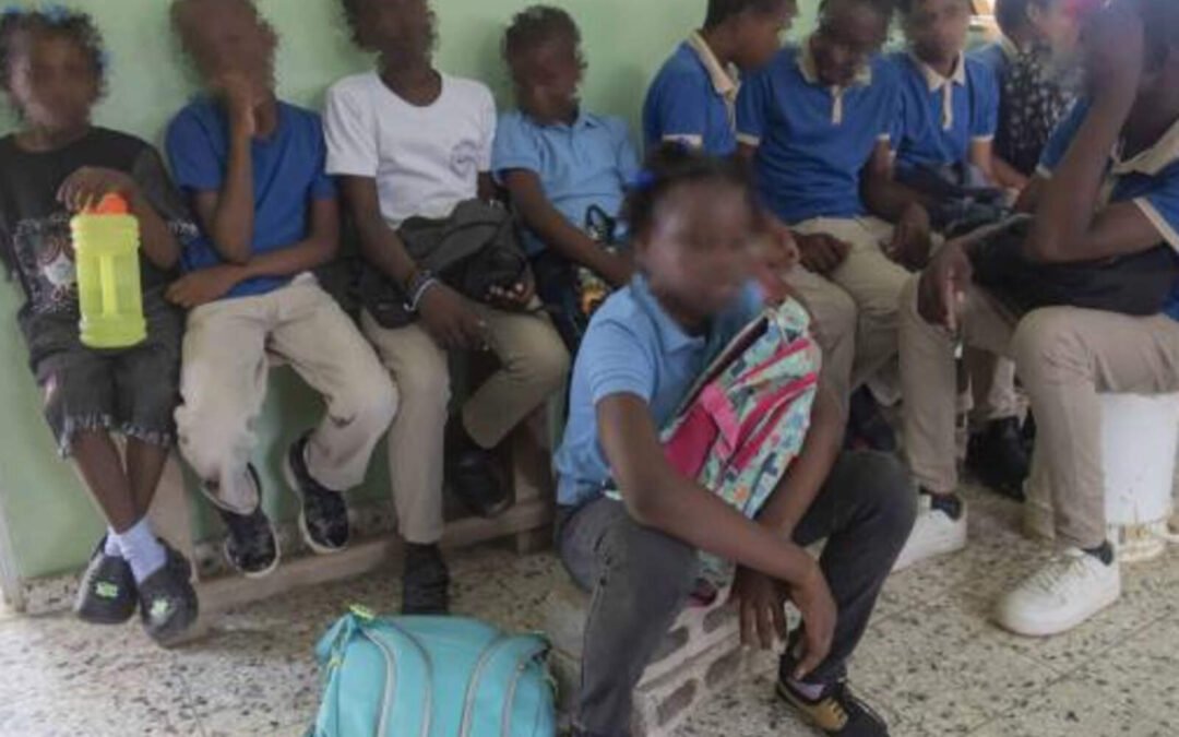 Escuelas públicas saturadas de haitianos ilegales