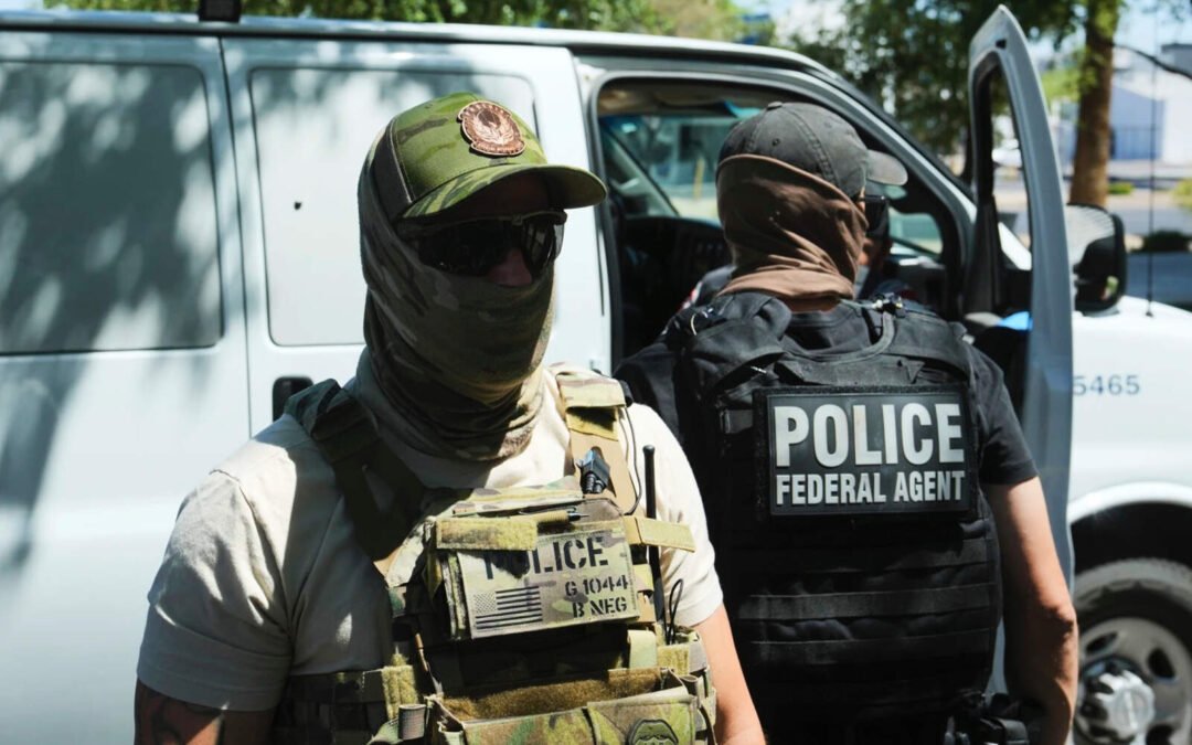 Un inmigrante ilegal senegalés liberado por Biden atacó a agentes de ICE en Nueva York