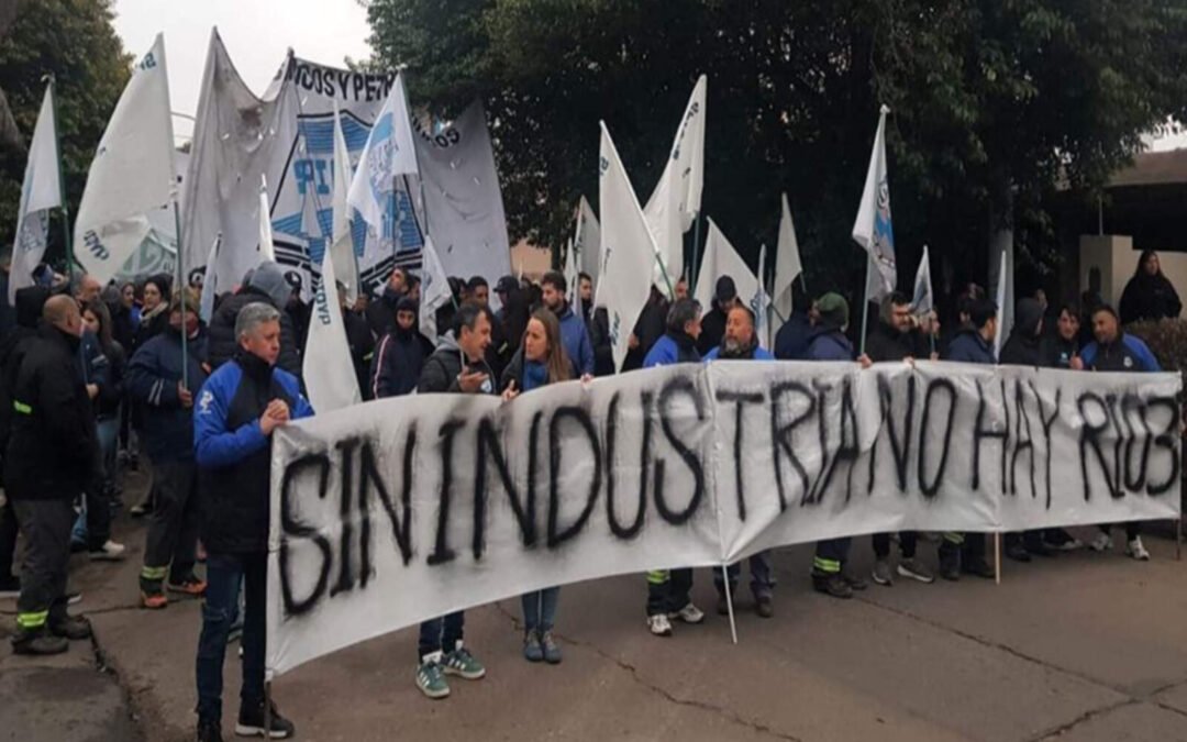 Crisis en Petroquímica Río Tercero: tensión por despidos y temor al cierre