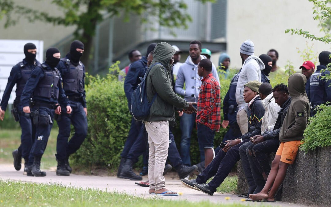 Alemania deportará a una ciudadana por error mientras que avanza la inmigración ilegal