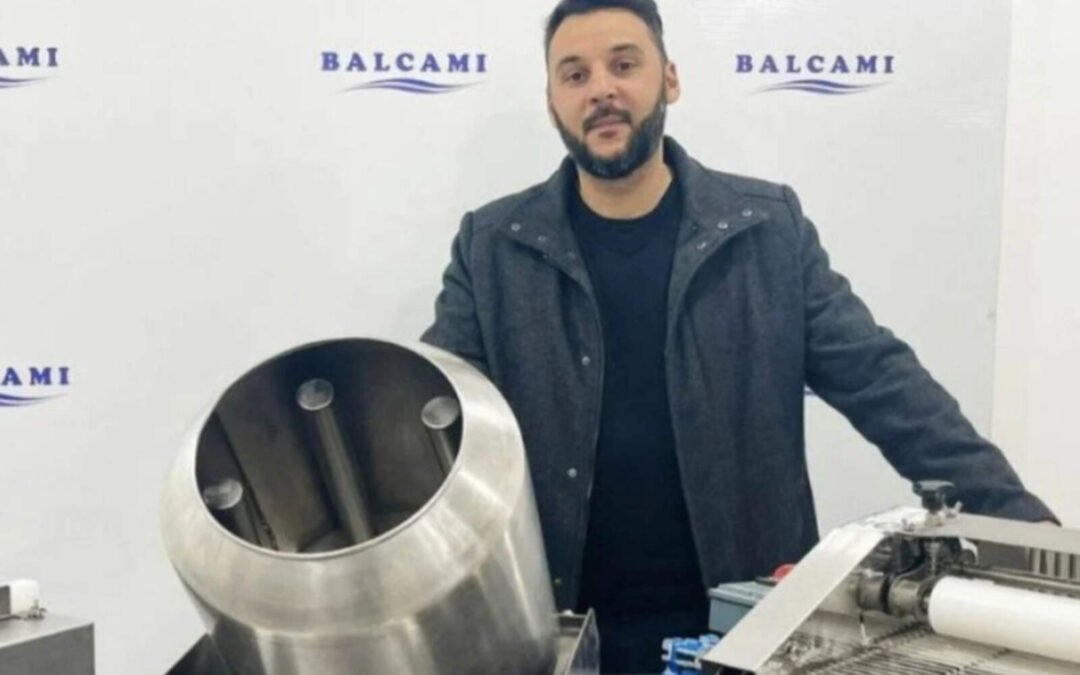 Héroe total: un ingeniero cordobés creó una máquina para hacer milanesas
