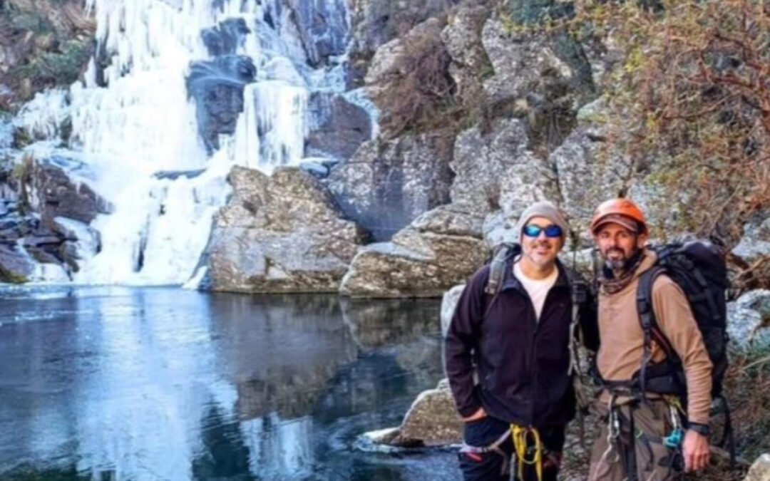 Increíble: por la ola polar, se congeló una cascada en Córdoba