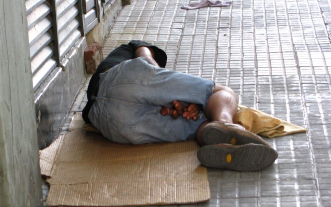 Otro muerto por frío extremo: mientras tanto el MIDES y el MEC dan talleres de rap