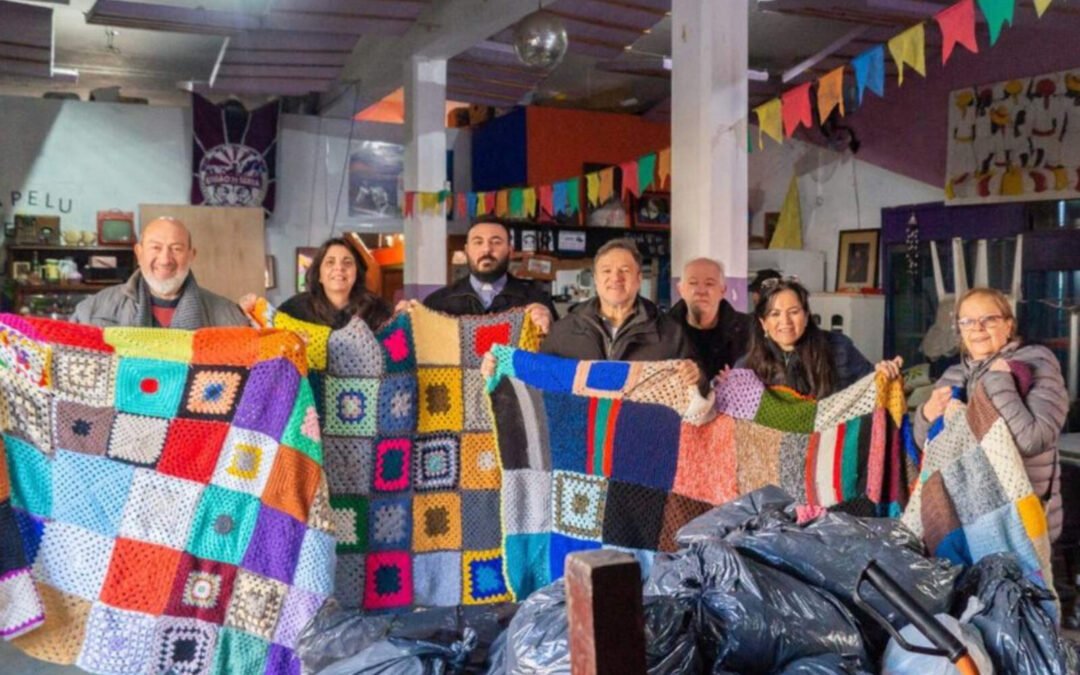Solidaridad cordobesa: confeccionaron 140 frazadas para personas en situación de calle