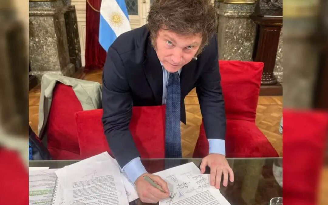 Javier Milei vetó las leyes kirchneristas que buscaban quebrar al Estado