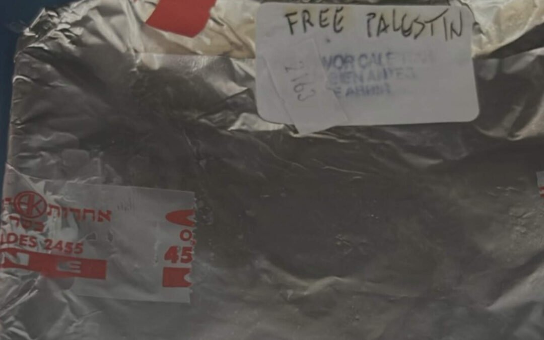 Otro caso de antisemitismo en un vuelo: escribieron ‘free palestine’ en comida kosher