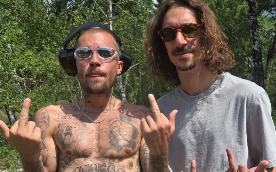 Justin Bieber fue criticado por mostrarse usando armas y duplicó la apuesta