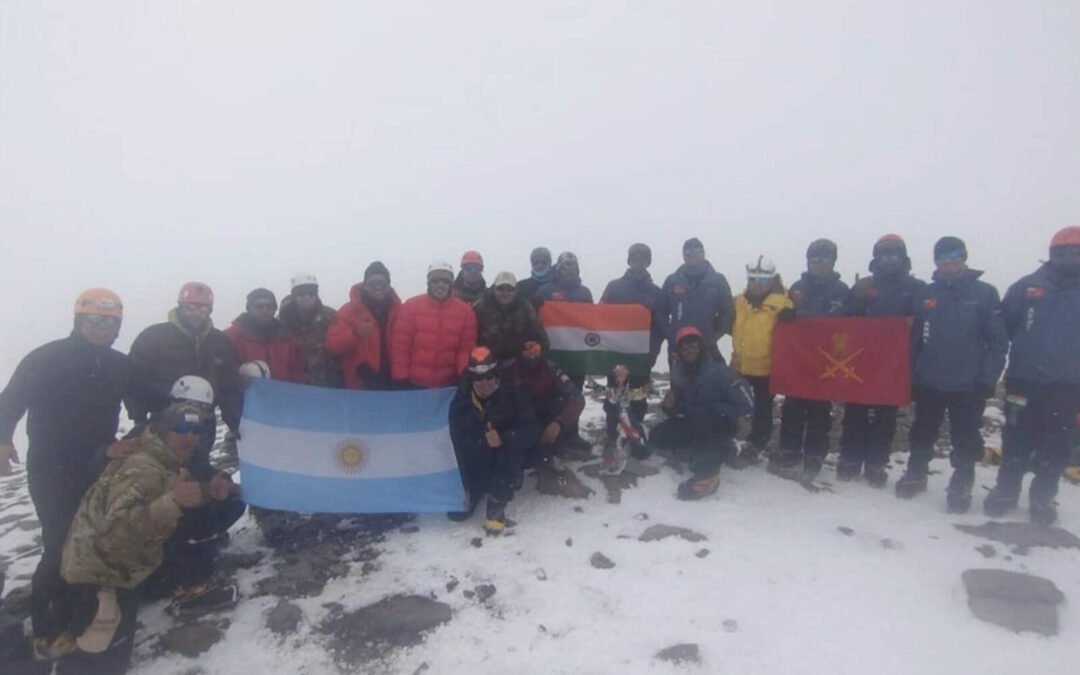 Integrantes del Ejército Argentino alcanzaron la cima en el Monte Kun del Himalaya