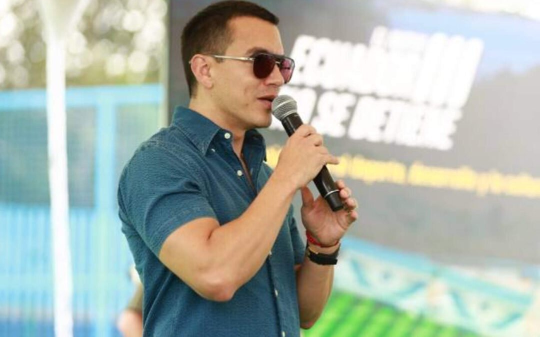 Noboa impulsa consulta histórica con siete reformas estructurales para el 2025