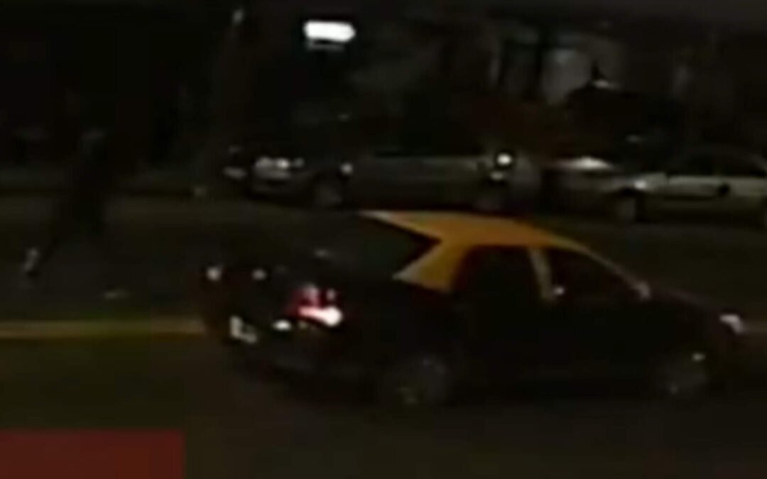 Un policía liquidó a un violento ladrón armado que intentó robarle a un taxista