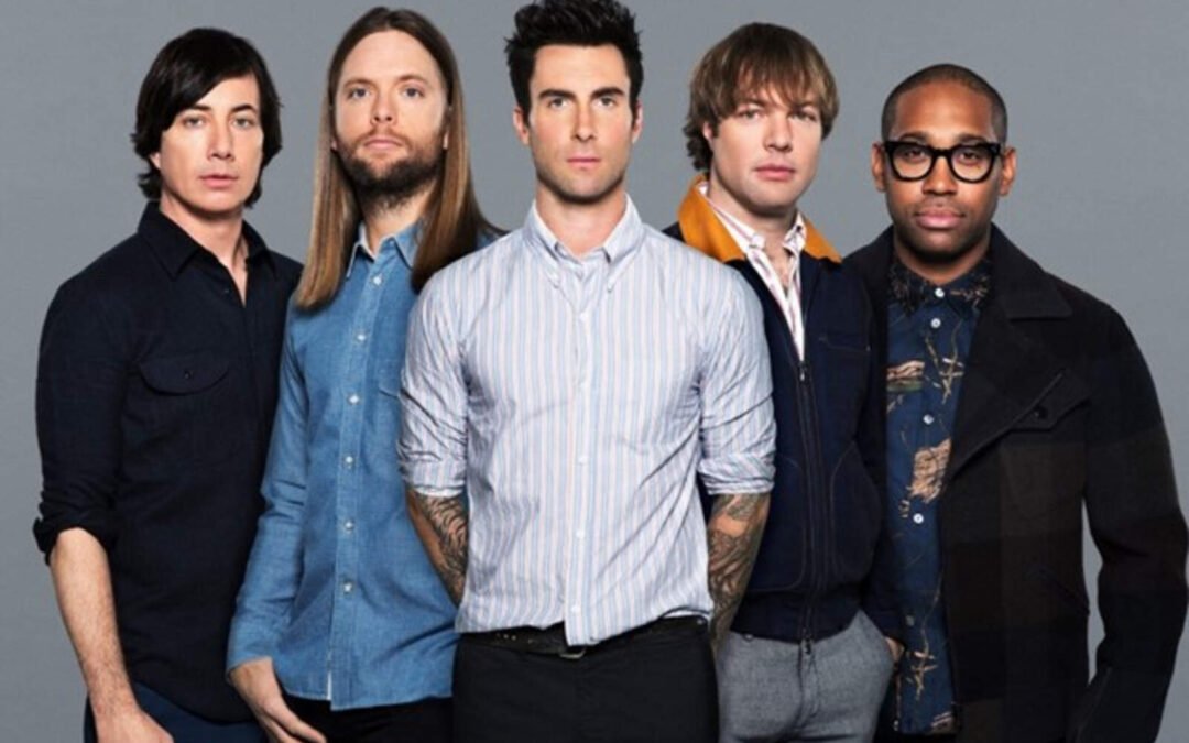 Un integrante de Maroon 5 fue encontrado hablando con menores de edad