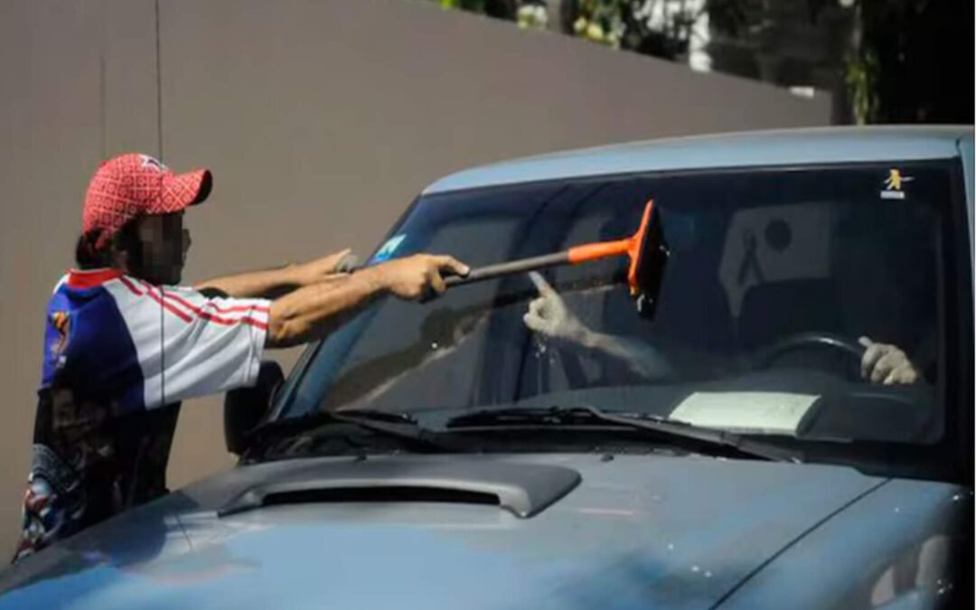 Avanza en Córdoba un plan para erradicar, finalmente, a los limpiavidrios