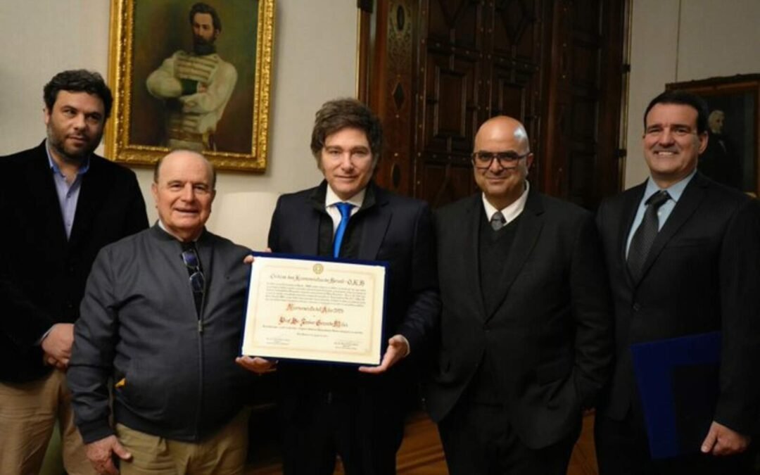 Milei recibió el premio ‘Economista del Año 2025’ de la Orden de Economistas de Brasil