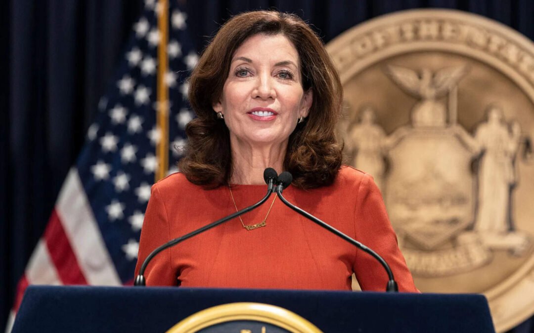 La gobernadora ultra demócrata de Nueva York se aleja del delirante Mamdani