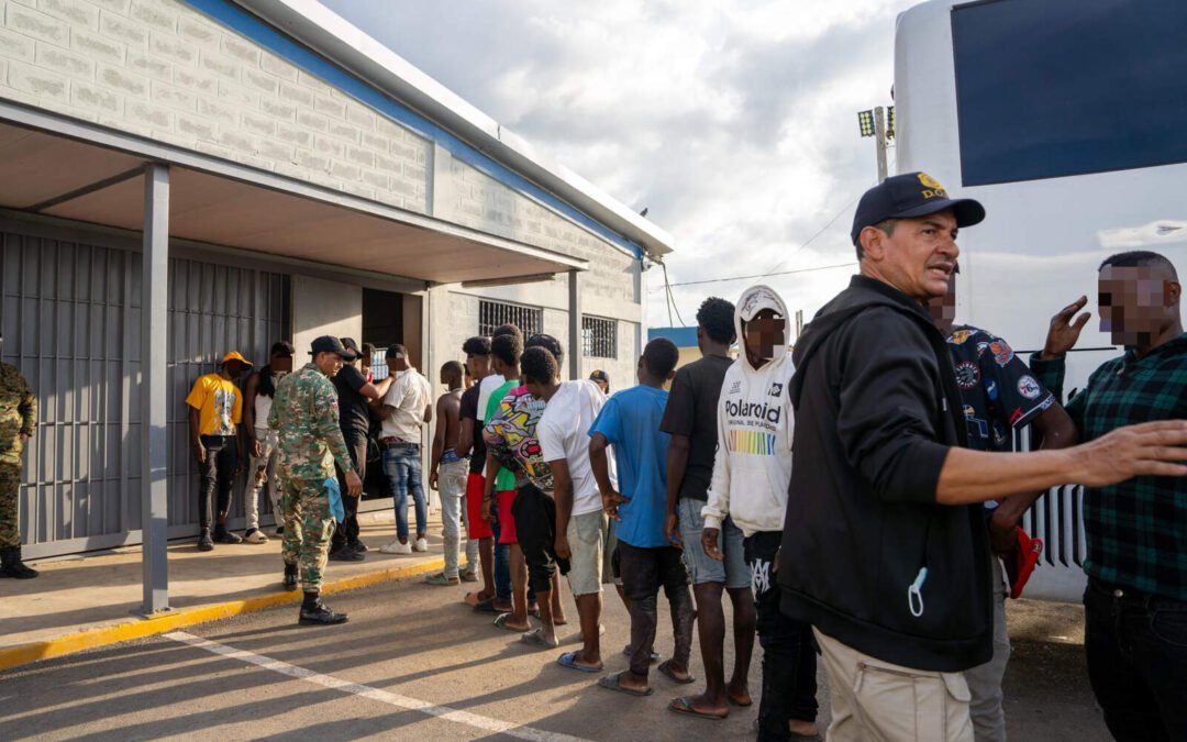 Haitianos ilegales se resisten a control biométrico