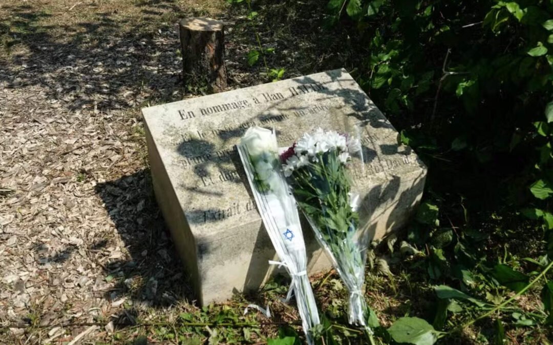 Francia: antisemitas talaron un árbol en honor a un judío torturado hasta la muerte