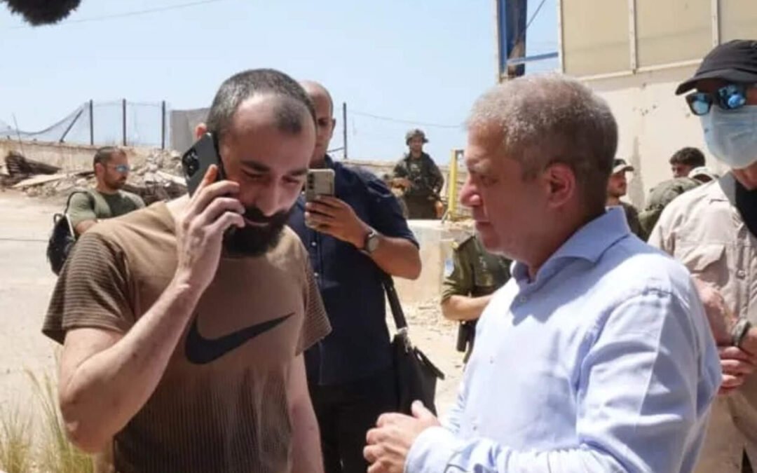 Israelí liberado tras un año de prisión en Líbano regresa al país