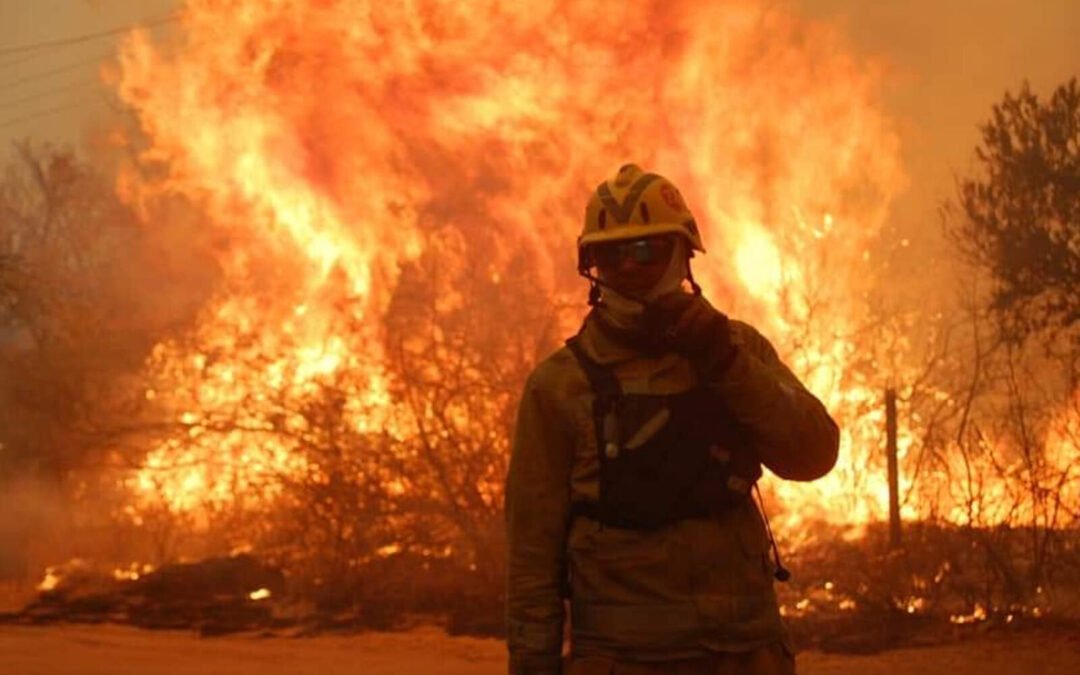 Por el fuerte viento, emiten un alerta extrema por incendios rurales en Córdoba