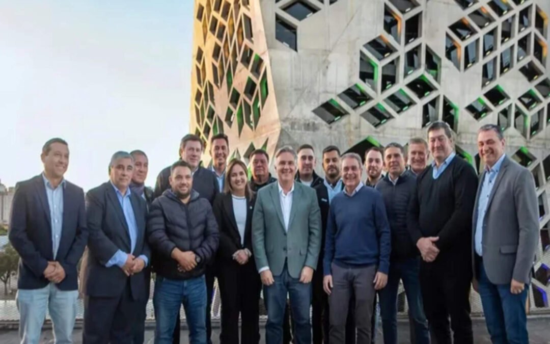 Intendentes radicales vuelven a rendirse servilmente al PJ y apuntalan a Schiaretti