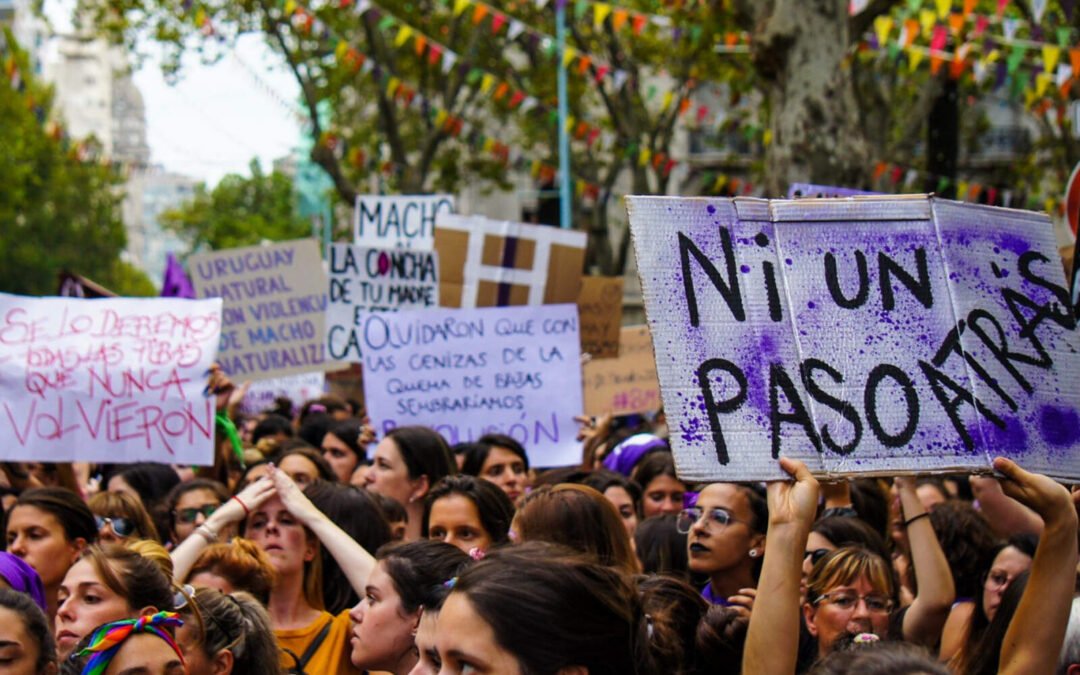 El curro de las ONGs feministas