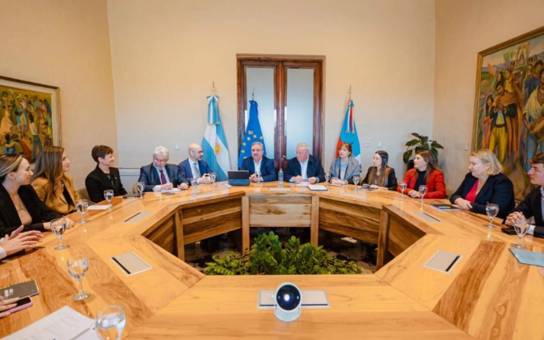 Jalil impulsa inversiones mineras y acuerdo educativo con Europa