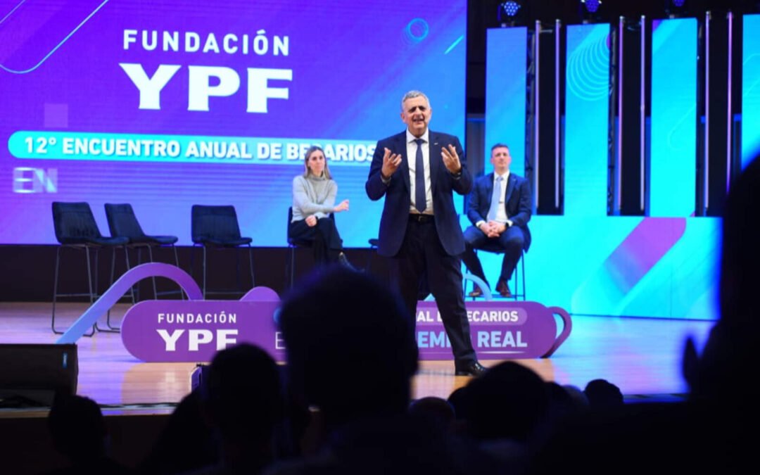 YPF celebró el 12° Encuentro Anual de Becarios con foco en el futuro de la energía