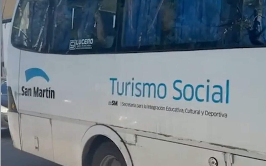 El kirchnerismo usa micros municipales para llevar a su militancia a votar