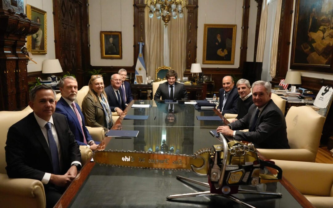 Milei y Caputo recibieron en Casa Rosada al presidente del BID Ilan Goldfajn