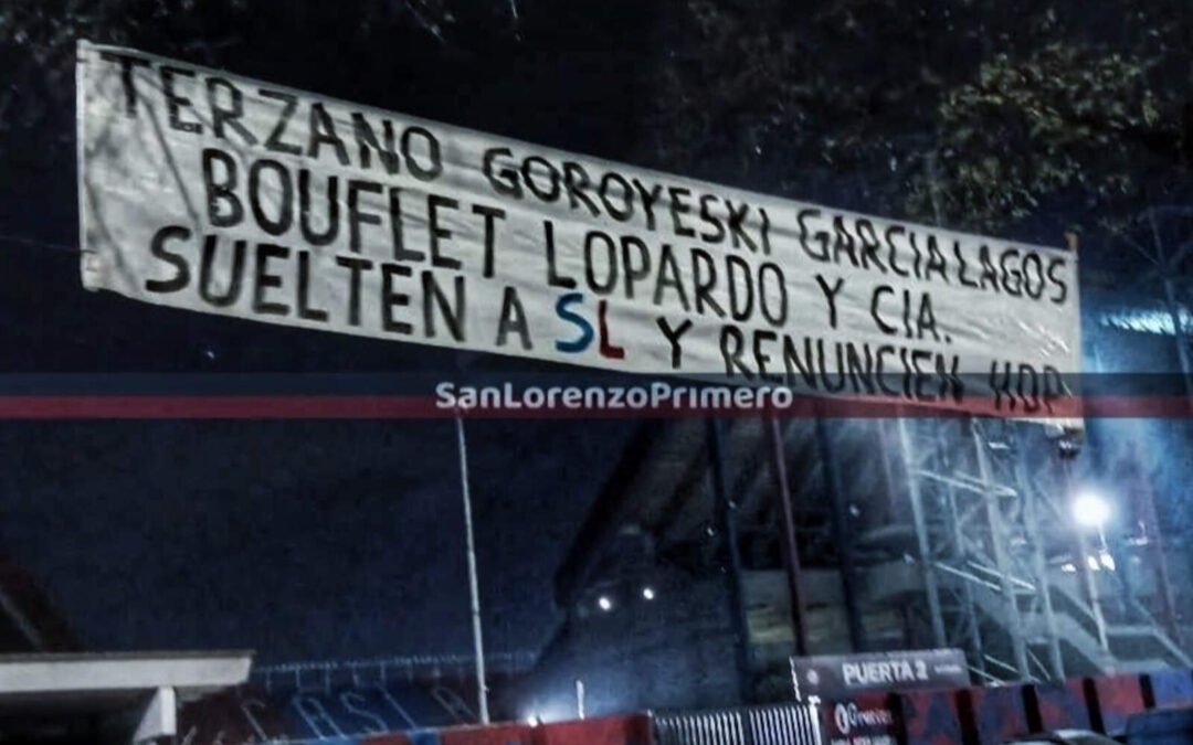 Crisis en San Lorenzo: aparecieron pasacalles que exigen más renuncias en la CD