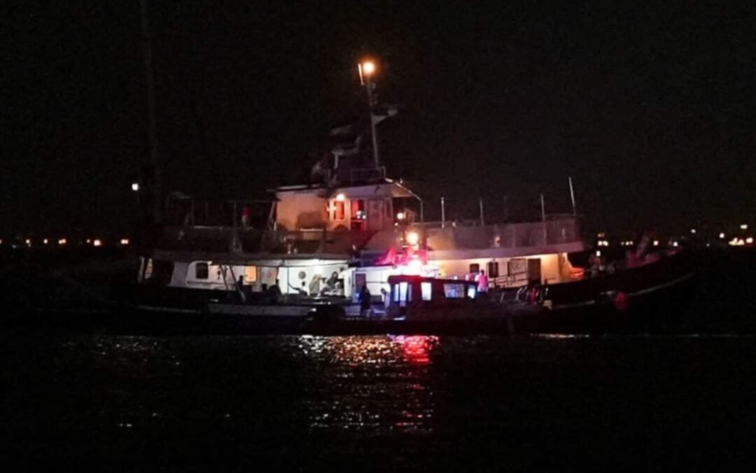 Se incendió uno de los barcos de la flotilla antisemita de Greta Thunberg