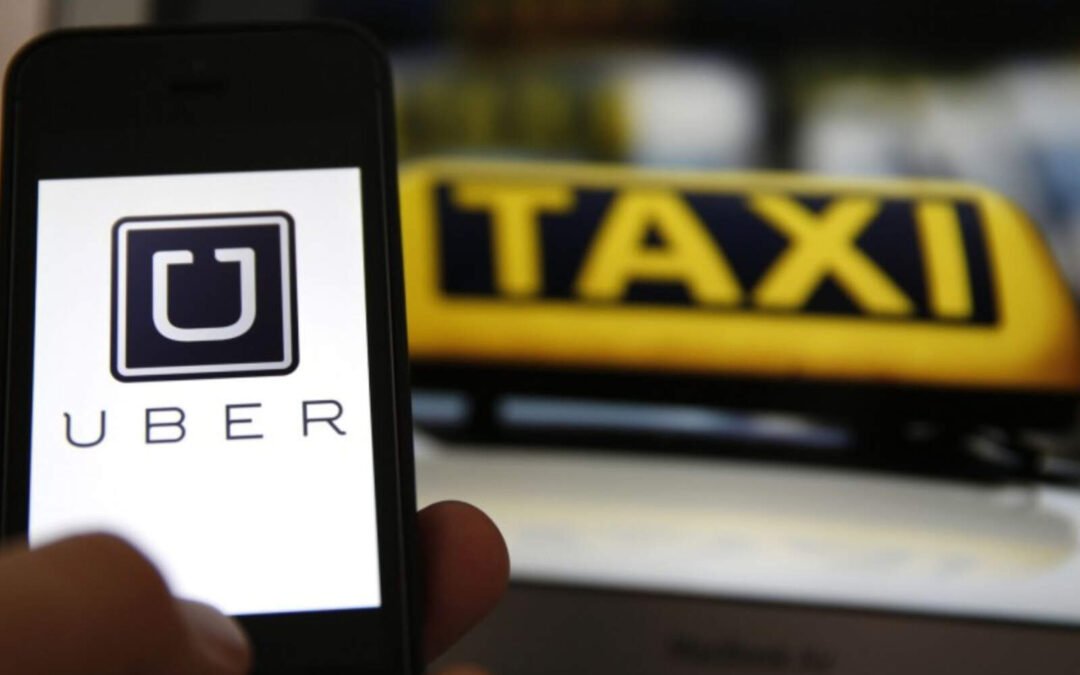 Privilegios en jaque: taxistas bloquean la Terminal para perseguir a Uber