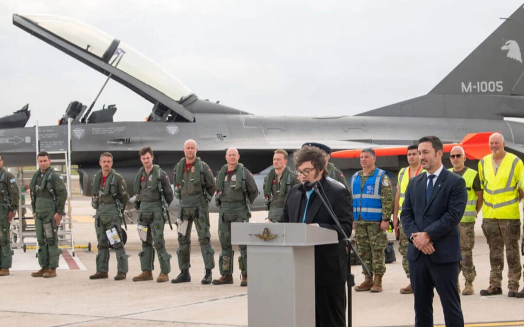 Estados Unidos entrenará a pilotos argentinos para que puedan volar los F-16