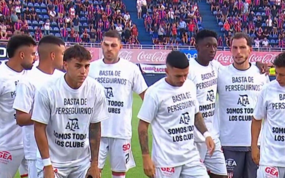 Hinchas explotaron contra la AFA pese al apoyo que emitieron los jugadores