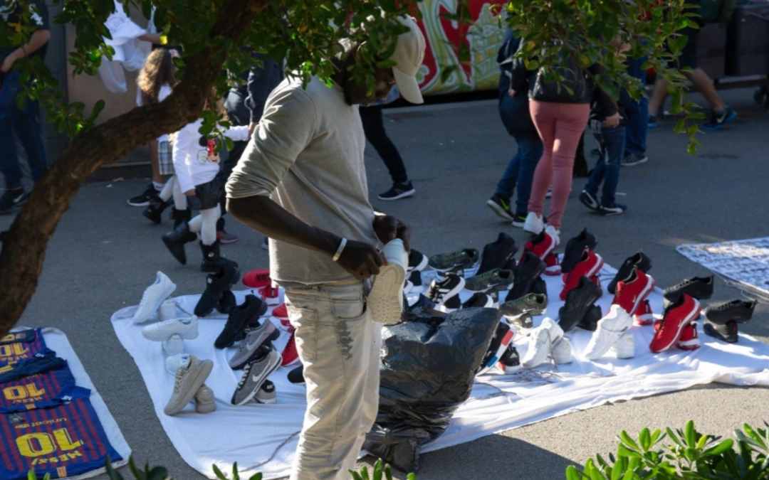 Okupas toman el piso de un jubilado tres días después de comprarlo y lo usan como depósito de mercadería ilegal