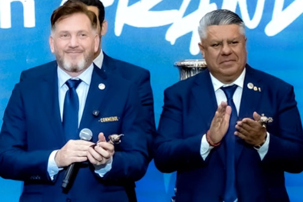 El Chiqui Tapia se reunirá con el presidente de CONMEBOL para hablar sobre la posible nueva sede de la Finalissima