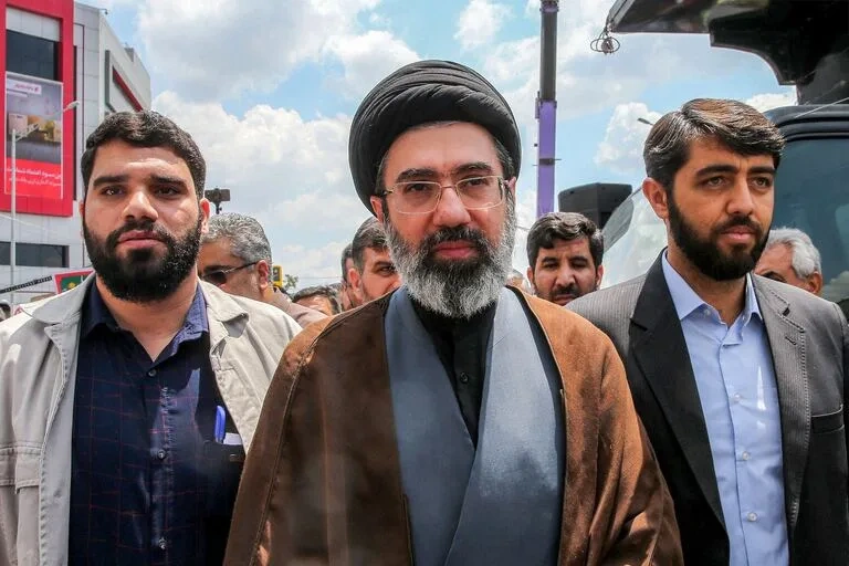 Afirman que Mojtaba Jamenei está en coma y ni siquiera sabe que es el nuevo líder supremo de Irán