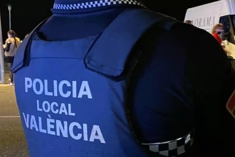 España: un inmigrante magrebí viola a una joven en un baño portátil en Valencia