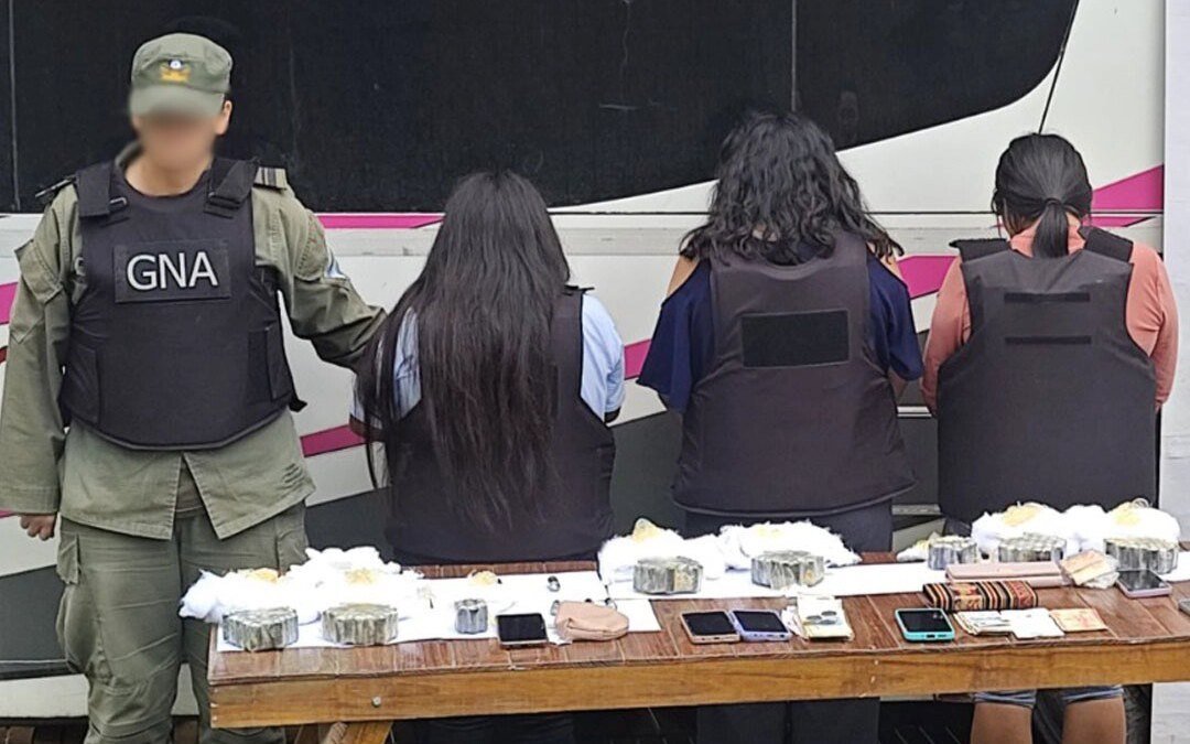 gendarmeria-arresto-a-9-bolivianos-e-incauto-mas-de-10-kilos-de-cocaina-en-tucuman