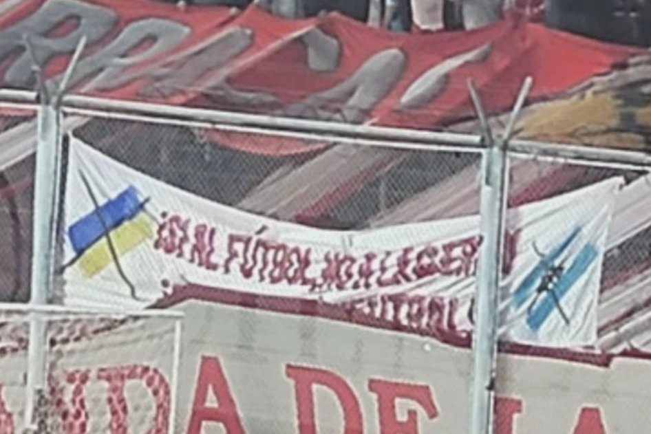 rusia-habria-pagado-a-barrabravas-del-futbol-argentino-para-colgar-banderas-anti-ucrania