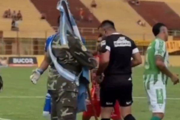 polemica-en-el-federal-a:-un-excombatiente-de-malvinas-denuncio-que-un-arbitro-le-falto-el-respeto-durante-un-homenaje