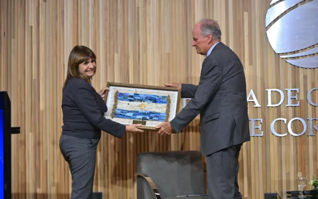 patricia-bullrich-en-cordoba:-“el-rumbo-economico-no-se-puede-torcer-un-milimetro”