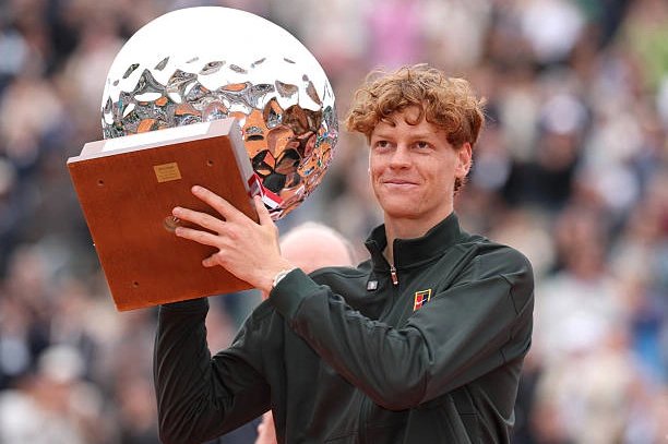 janik-sinner-derroto-a-carlos-alcaraz,-se-consagro-en-montercarlo-y-recupero-el-top-1-del-ranking-atp